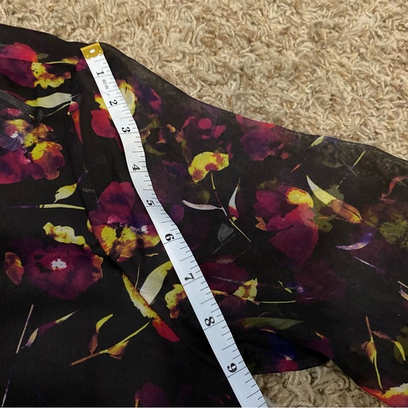 NWT bebe Bell Sleeve Chiffon Floral Top - Picture 11 of 16